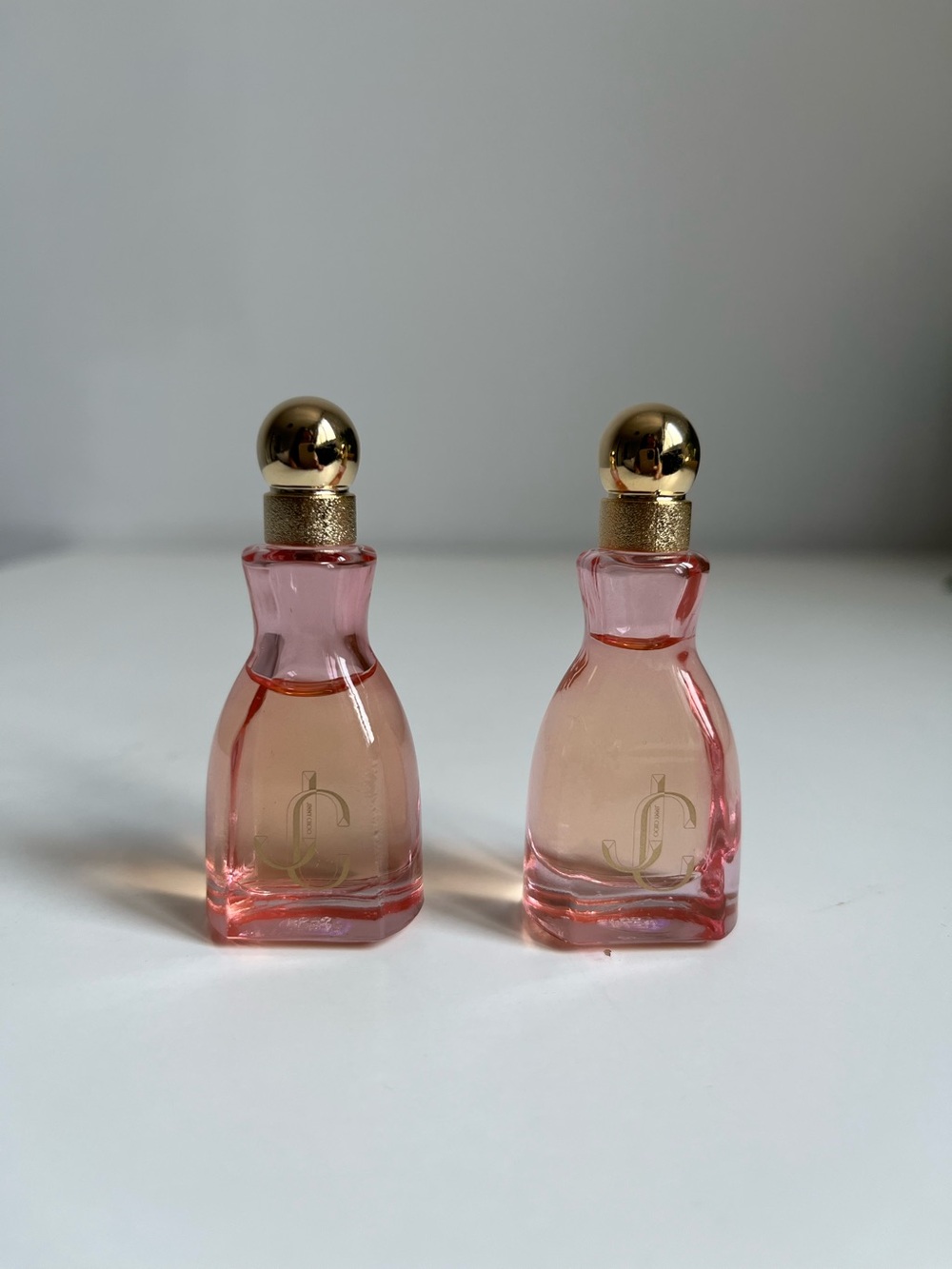 2/25$ Jimmy Choo Mini I Want Choo With Love
Perfume Bottle